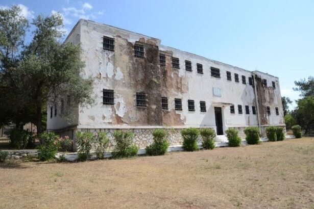 Κώστας Αρζόγλου - Κερασία Σαμαρά στη σημερινή τελετή του Δήμου στο Μπλοκ 15 51
