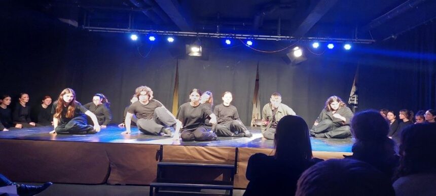 Η θεατρική ομάδα του 6ου Γυμνασίου σε παράσταση στη Γερμανία για το μαρτυρικό Στρατόπεδο Χαϊδαρίου 1