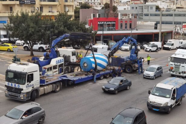 Έτσι ανατράπηκε η μπετονιέρα στη Λ. Αθηνών - Πολύωρη επιχείρηση απομάκρυνσης - Βίντεο και φωτογραφίες 19