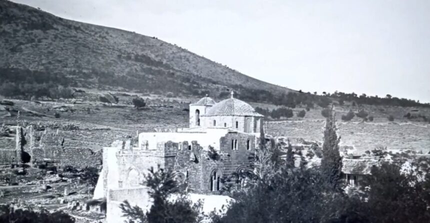 Βίντεο με φωτογραφίες της Μονής Δαφνίου από το 1742 μέχρι τις μέρες μας 2 Βίντεο με φωτογραφίες της Μονής Δαφνίου από το 1742 μέχρι τις μέρες μας 1