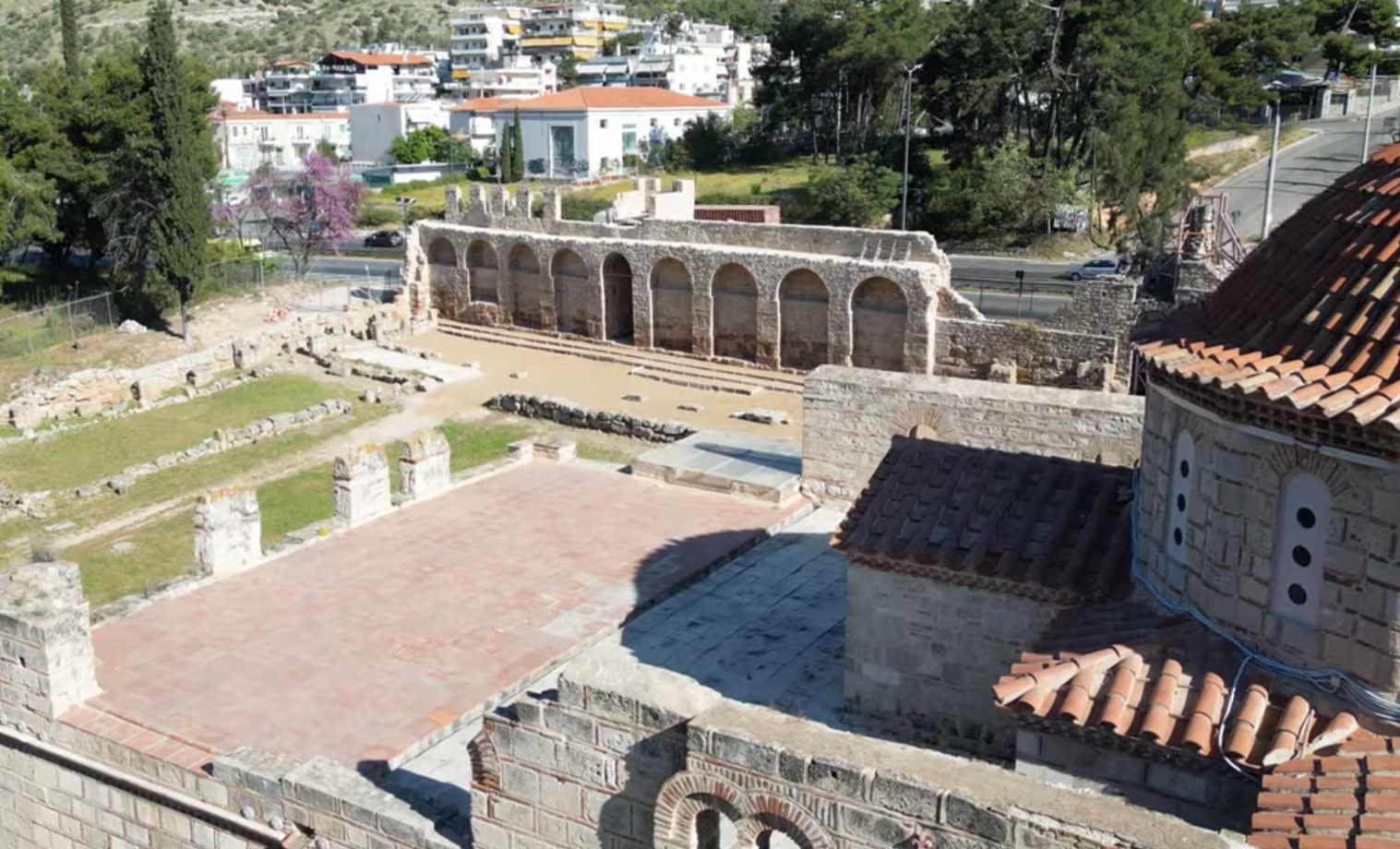 Η θαυμαστή αποκατάσταση του τείχους της Μονής Δαφνίου από τον σεισμό του 1999 - Υπέροχο βίντεο 3