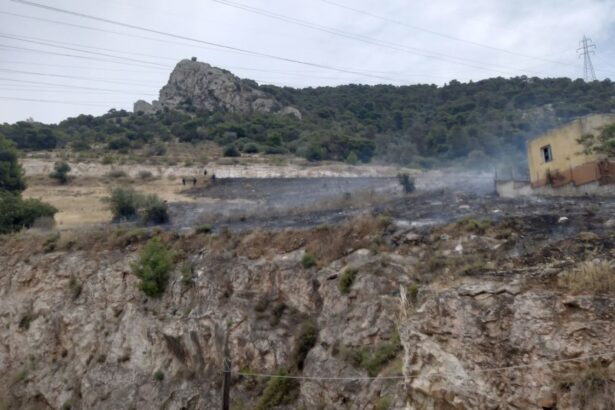 Συναγερμός για πυρκαγιά στους πρόποδες του Ποικίλου - Πτήση ελικοπτέρου 47