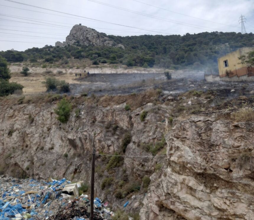 Συναγερμός για πυρκαγιά στους πρόποδες του Ποικίλου - Πτήση ελικοπτέρου 1