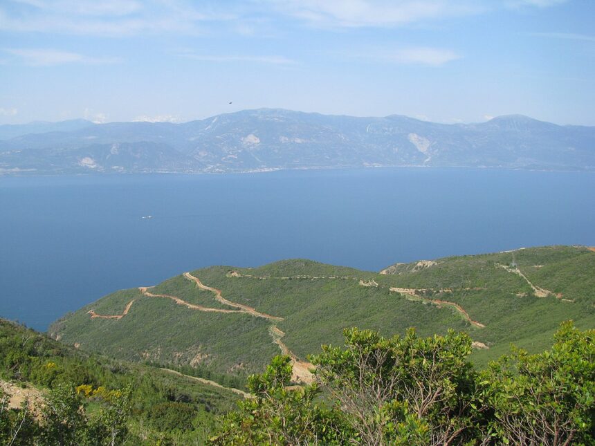 Έργα προστασίας από διάβρωση στην ακτογραμμή του Κορινθιακού - Σε ποιες περιοχές θα εκτελεστούν 1