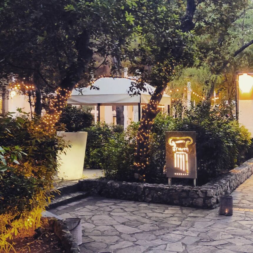 Στον κήπο της "Γιορτής", ποικιλία σχάρας δύο ατόμων & μια φιάλη κρασί! - Λεπτομέρειες & τιμή 1