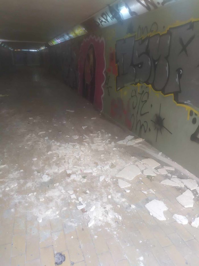 Ζημιά σε υπόγεια διάβαση της Λεωφόρου Αθηνών 4 Ζημιά σε υπόγεια διάβαση της Λεωφόρου Αθηνών 3
