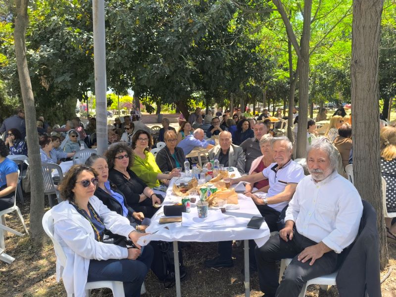Καγκελάρης, τσίπουρο, καλό φαγητό και περίσσια διάθεση 10 Καγκελάρης, τσίπουρο, καλό φαγητό και περίσσια διάθεση 9