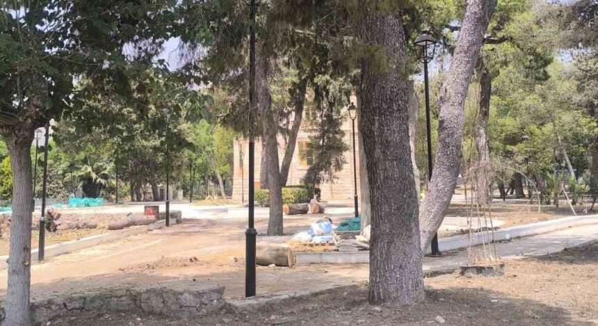 Ετοιμασίες στο Παλατάκι για να φύγουν επιτέλους οι λαμαρίνες 2 Ετοιμασίες στο Παλατάκι για να φύγουν επιτέλους οι λαμαρίνες 1