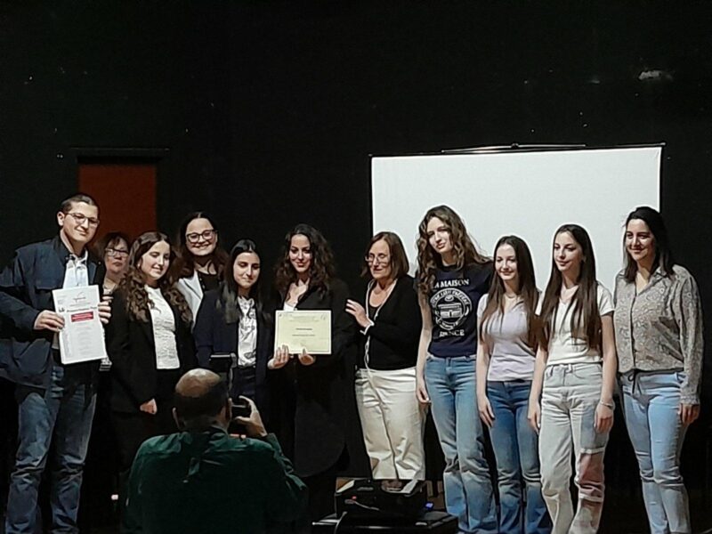Η δημοσιογραφική ομάδα των Εκπαιδευτηρίων Νέα Παιδεία διέπρεψε στον Πανελλήνιο Μαθητικό Διαγωνισμό Σχολικής Εφημερίδας 2 Η δημοσιογραφική ομάδα των Εκπαιδευτηρίων Νέα Παιδεία διέπρεψε στον Πανελλήνιο Μαθητικό Διαγωνισμό Σχολικής Εφημερίδας 1