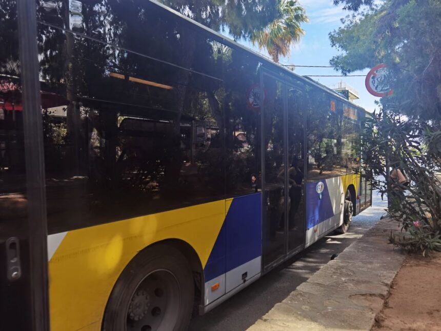 Μόνο από την μπροστινή πόρτα η είσοδος στα λεωφορεία - Νέα πολιτική του ΟΑΣΑ για τον έλεγχο των εισιτηρίων 1