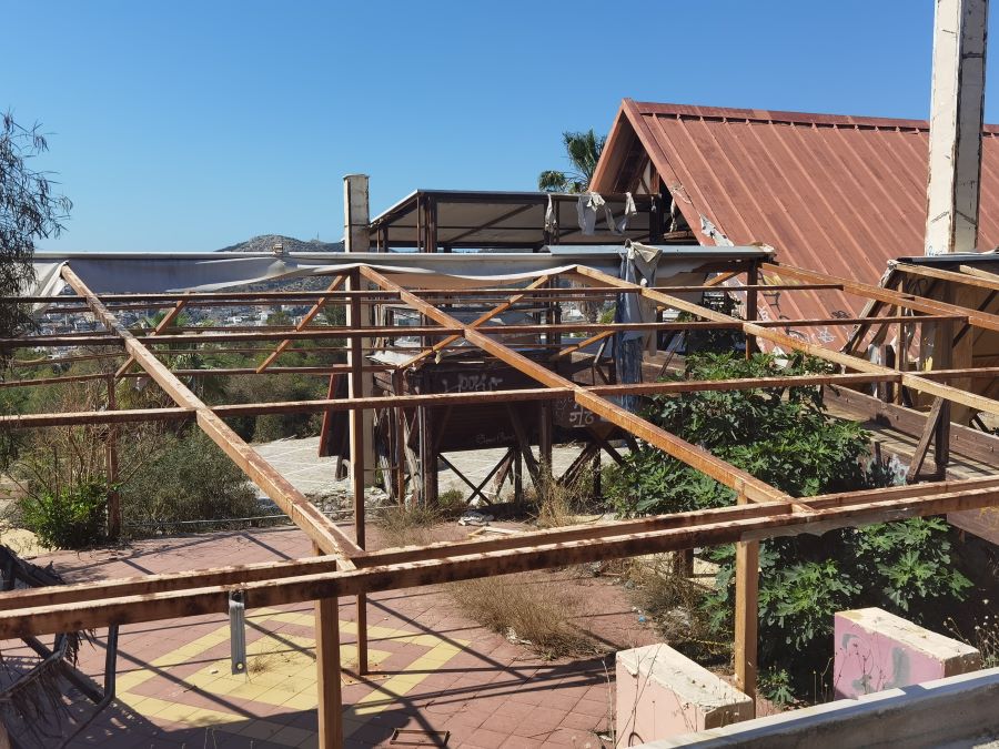 Θεαθήναι: Επέμβαση σε μια άθλια πυριτιδαποθήκη στα πόδια του βουνού, ενώ ο ιδιοκτήτης του χώρου "κάνει την πάπια"! 6 Θεαθήναι: Επέμβαση σε μια άθλια πυριτιδαποθήκη στα πόδια του βουνού, ενώ ο ιδιοκτήτης του χώρου "κάνει την πάπια"! 5