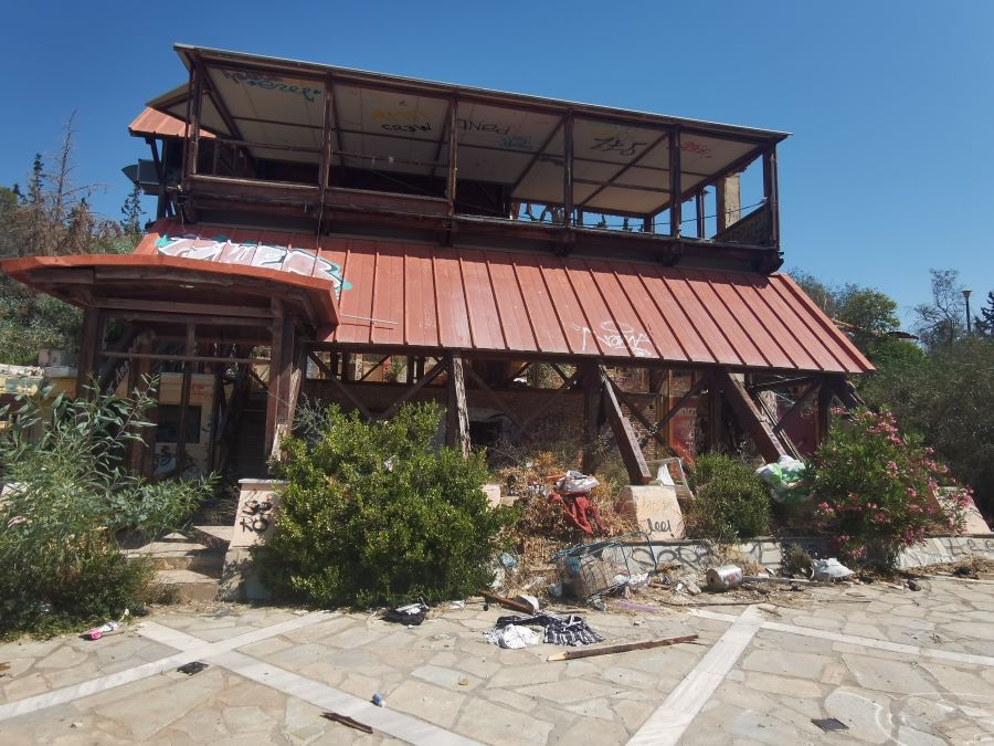 Θεαθήναι: Επέμβαση σε μια άθλια πυριτιδαποθήκη στα πόδια του βουνού, ενώ ο ιδιοκτήτης του χώρου "κάνει την πάπια"! 12 Θεαθήναι: Επέμβαση σε μια άθλια πυριτιδαποθήκη στα πόδια του βουνού, ενώ ο ιδιοκτήτης του χώρου "κάνει την πάπια"! 11