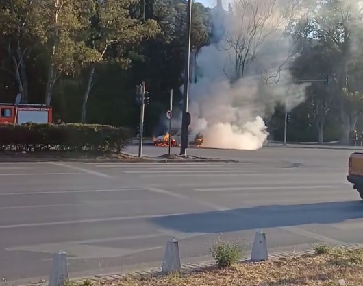 Τυλίχτηκε στις φλόγες ΙΧ στο Δαφνί 4 Τυλίχτηκε στις φλόγες ΙΧ στο Δαφνί 3