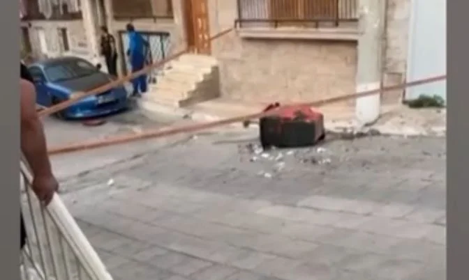 Έκρηξη χειροβομβίδας στην Αγία Βαρβάρα: Σεσημασμένος ο στόχος – Ανέλαβε η Δίωξη Εκβιαστών 2 Έκρηξη χειροβομβίδας στην Αγία Βαρβάρα: Σεσημασμένος ο στόχος – Ανέλαβε η Δίωξη Εκβιαστών 1