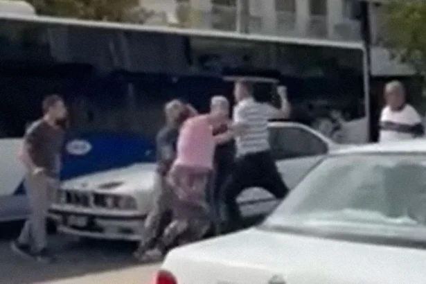 Άγριο ξύλο στη συμβολή Ιεράς Οδού και Θηβών - Κινητοποίηση της Αστυνομίας 11