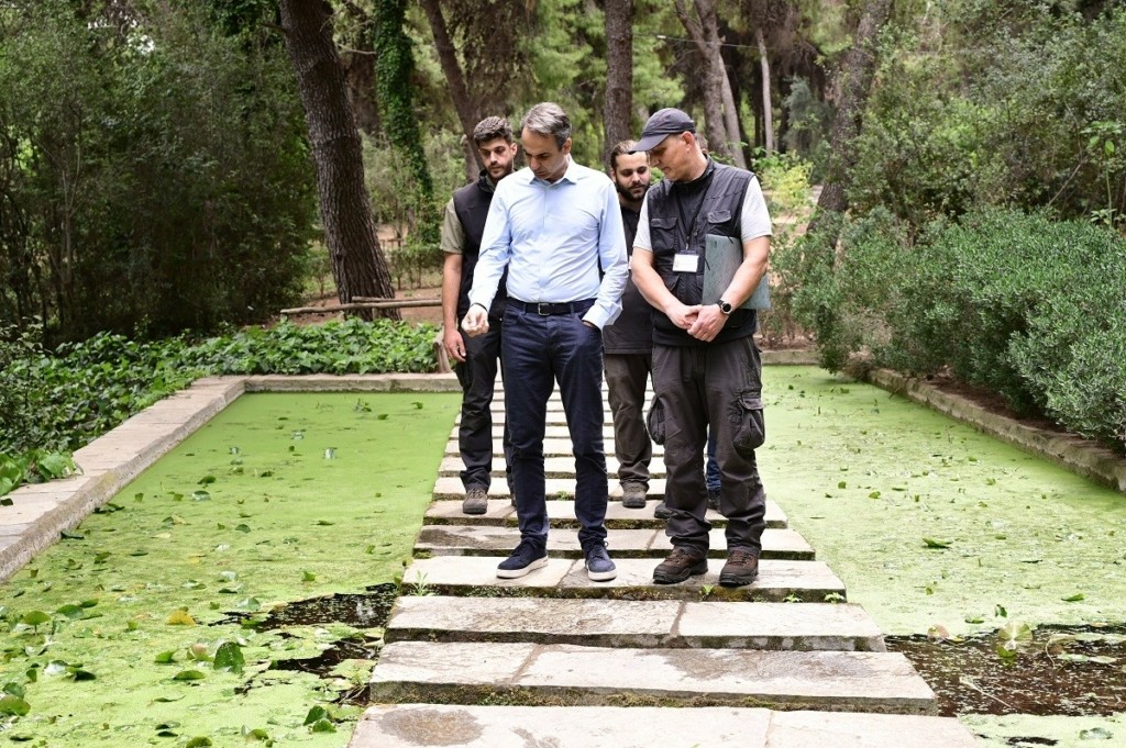 Η χαλαρωτική επίσκεψη του Κυριάκου Μητσοτάκη στον Διομήδειο Κήπο 4 Η χαλαρωτική επίσκεψη του Κυριάκου Μητσοτάκη στον Διομήδειο Κήπο 3