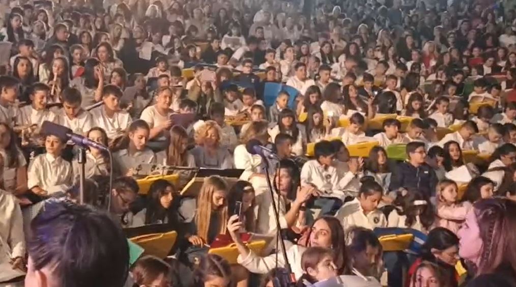 Εντυπωσιακή η συναυλία μαθητών για τον Μίμη Πλέσσα 6 Εντυπωσιακή η συναυλία μαθητών για τον Μίμη Πλέσσα 5