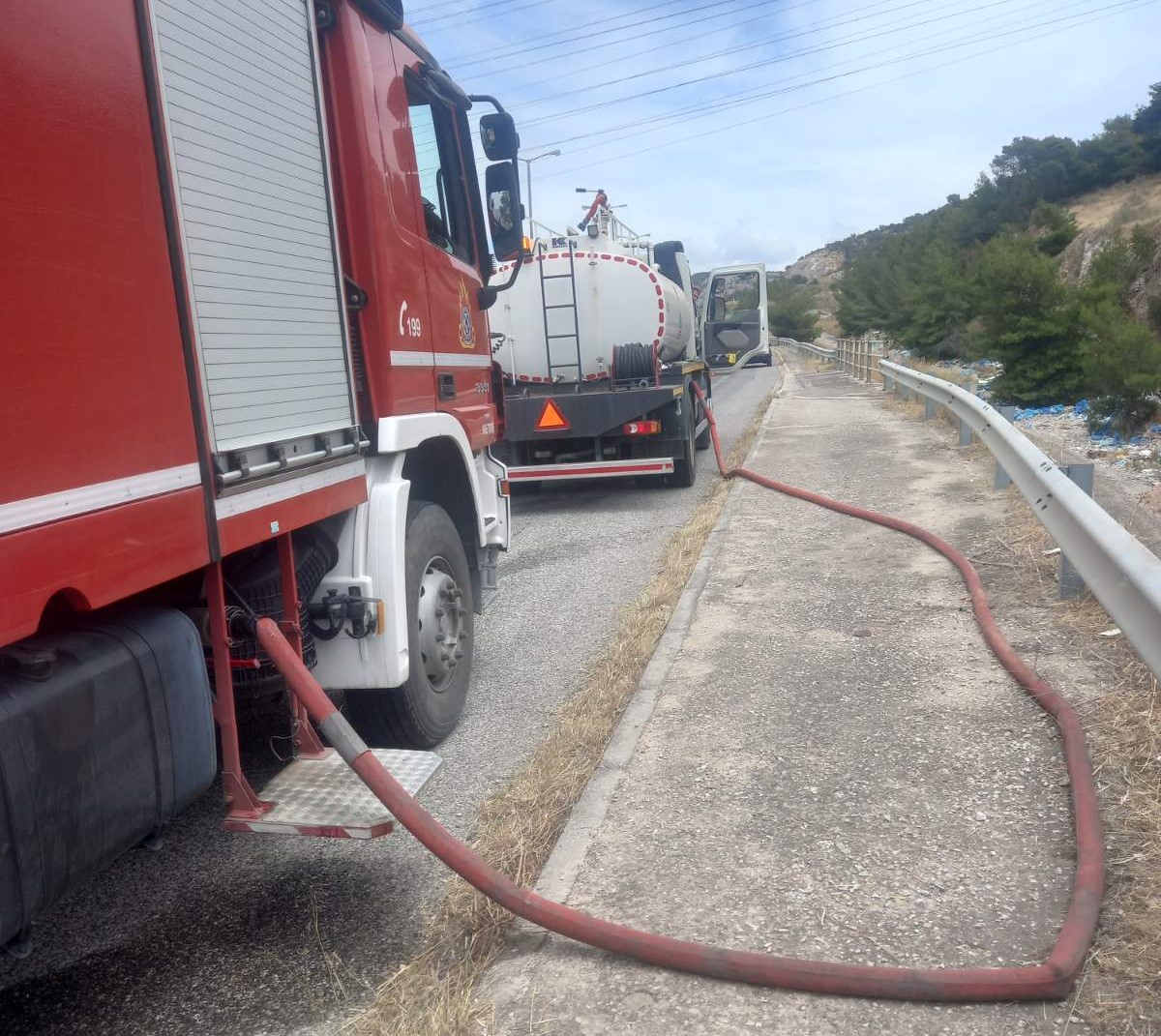 Συναγερμός για πυρκαγιά στους πρόποδες του Ποικίλου - Πτήση ελικοπτέρου 12 Συναγερμός για πυρκαγιά στους πρόποδες του Ποικίλου - Πτήση ελικοπτέρου 11