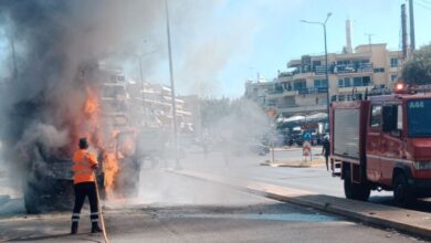 Παρανάλωμα το πούλμαν, ευτυχώς χωρίς θύματα - Κλειστή η Καραϊσκάκη 23