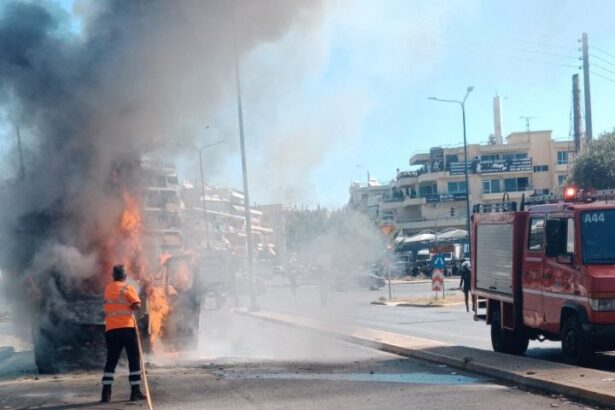 Παρανάλωμα το πούλμαν, ευτυχώς χωρίς θύματα - Κλειστή η Καραϊσκάκη 21