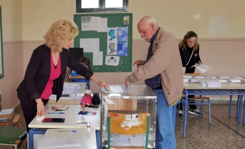 Ισχυρή πτώση ΝΔ στη Δυτική Αθήνα - Με απώλειες και ο ΣΥΡΙΖΑ, αλλά και ψαλιδισμένη απόσταση από ΝΔ 1