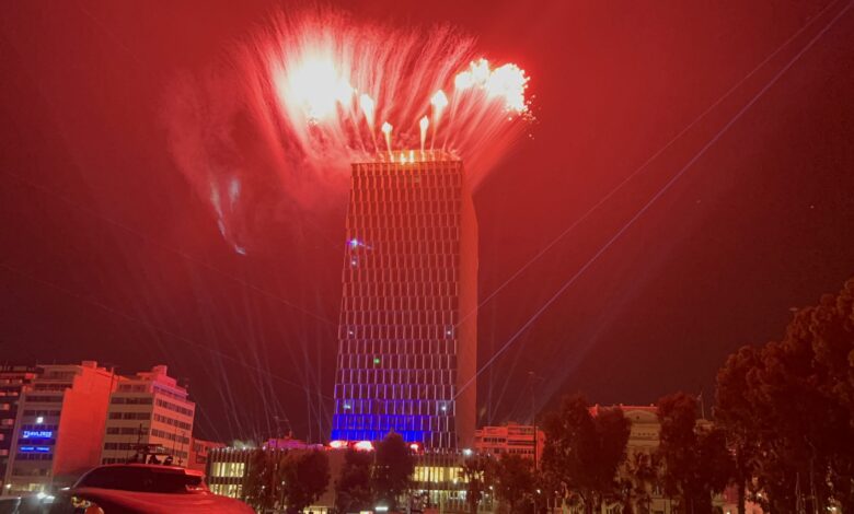 Εγκαινιάστηκε ο Πύργος του Πειραιά, έλαμψε η πόλη [videos] 1