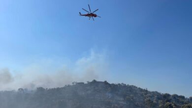 Αμέτρητες φωτιές στον Ασπρόπυργο: Μια χώρα όπου η Πολιτική Προστασία προτιμάει να σηκώνει ελικόπτερο αντί να στείλει περιπολικό 3