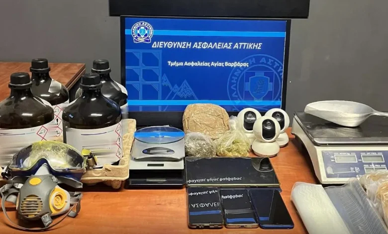 "Ξηλώθηκε" συμμορία που διακινούσε συνθετικά ναρκωτικά στο Χαϊδάρι 2 "Ξηλώθηκε" συμμορία που διακινούσε συνθετικά ναρκωτικά στο Χαϊδάρι 1