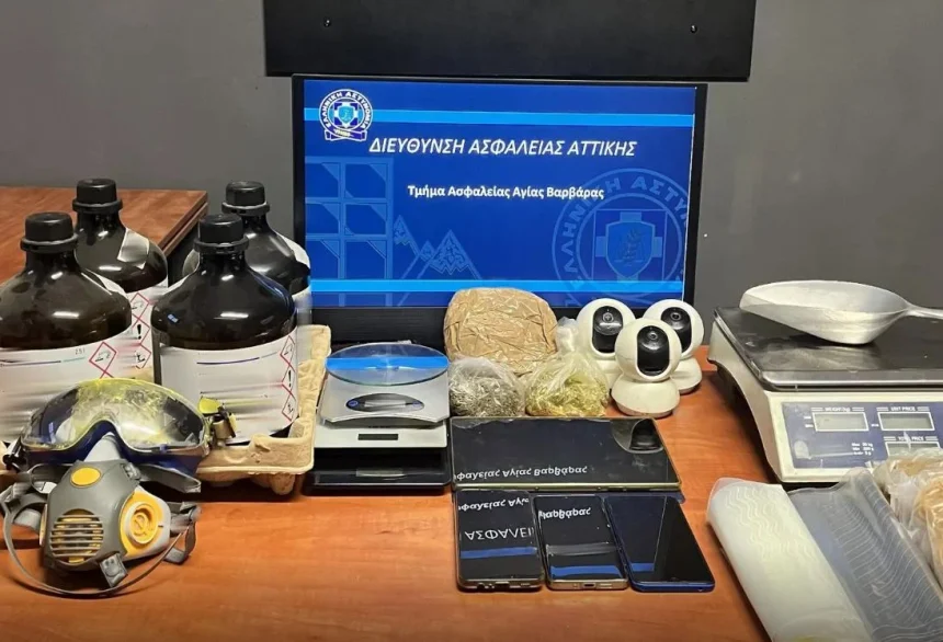 "Ξηλώθηκε" συμμορία που διακινούσε συνθετικά ναρκωτικά στο Χαϊδάρι 2 "Ξηλώθηκε" συμμορία που διακινούσε συνθετικά ναρκωτικά στο Χαϊδάρι 1