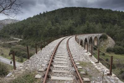 Ελβετικό ενδιαφέρον να ξανασφυρίξει ο ιστορικός σιδηρόδρομος της Πελοποννήσου! 6 Ελβετικό ενδιαφέρον να ξανασφυρίξει ο ιστορικός σιδηρόδρομος της Πελοποννήσου! 5