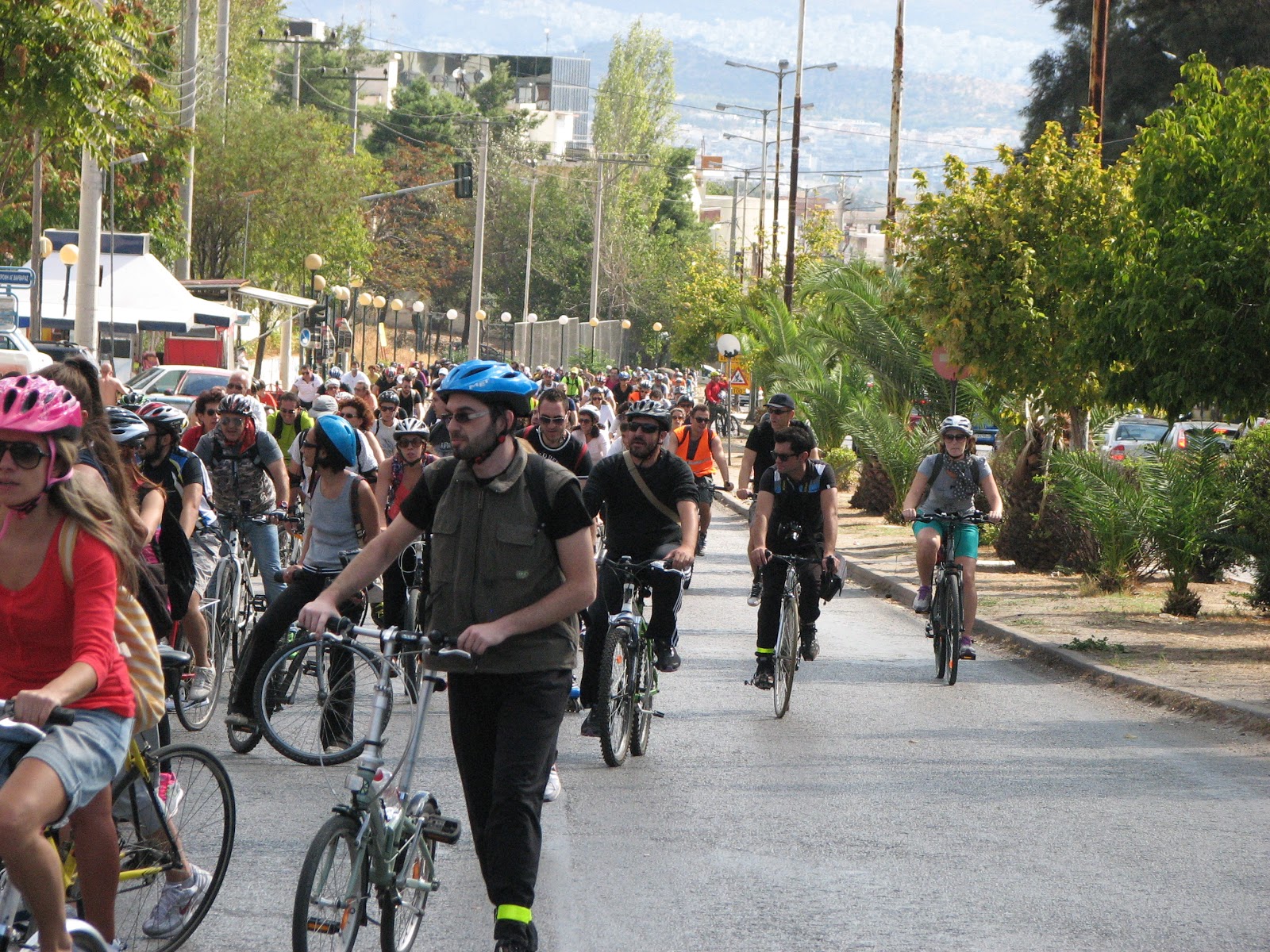 Ο ποδηλατόδρομος στην Ιερά Οδό προκαλεί συζητήσεις επί συζητήσεων από το 1991 μέχρι τις μέρες μας... 6 ποδηλατόδρομος