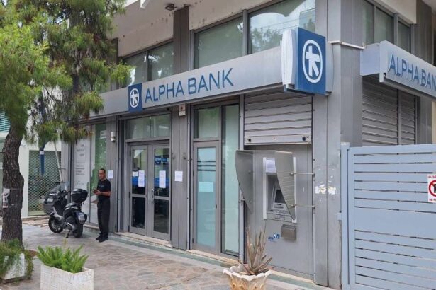 "Κανένας δεν σκέφτηκε εμάς τους ηλικιωμένους" 13