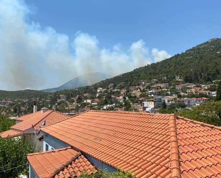 Πυρκαγιά στον Κιθαιρώνα, ανάμεσα Βίλια και Ερυθρές - Εκκενώθηκε κατασκήνωση 1