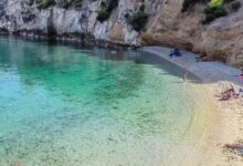 Παραλία Μικρά Στραβά, ο κρυμμένος παράδεισος: Τα κρυστάλλινα νερά 1,5 ώρα από την Αθήνα! 73