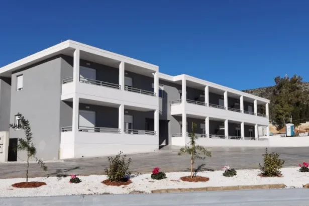 Αυτή είναι η "χακί πολιτεία" που χτίστηκε μέσα στο Στρατόπεδο Χαϊδαρίου 13