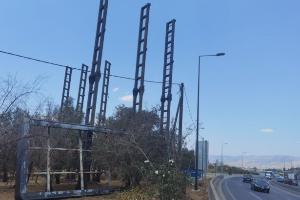 Μνημείο παχυδερμισμού: Να τα χάλια τους στην είσοδο της… τουριστικής Αθήνας 21