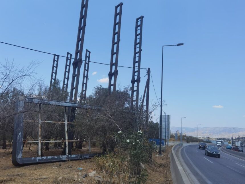 Μνημείο παχυδερμισμού: Να τα χάλια τους στην είσοδο της… τουριστικής Αθήνας 2 Μνημείο παχυδερμισμού: Να τα χάλια τους στην είσοδο της… τουριστικής Αθήνας 1