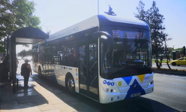 Στο κινεζικό ηλεκτρικό λεωφορείο με... αθηναϊκή ζέστη – Αυτονομία και κλιματισμός 2 Στο κινεζικό ηλεκτρικό λεωφορείο με... αθηναϊκή ζέστη – Αυτονομία και κλιματισμός 1