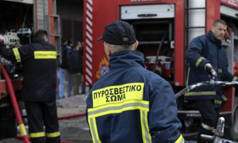 Φωτιά σε αποθήκη στο Αιγάλεω - Μήνυμα από το 112 για τον καπνό 1