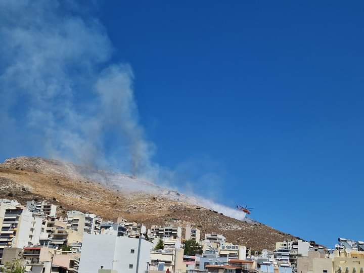 Εντυπωσιακές εικόνες από τη σημερινή μάχη στο Σχιστό Κορυδαλλού 14 Εντυπωσιακές εικόνες από τη σημερινή μάχη στο Σχιστό Κορυδαλλού 13