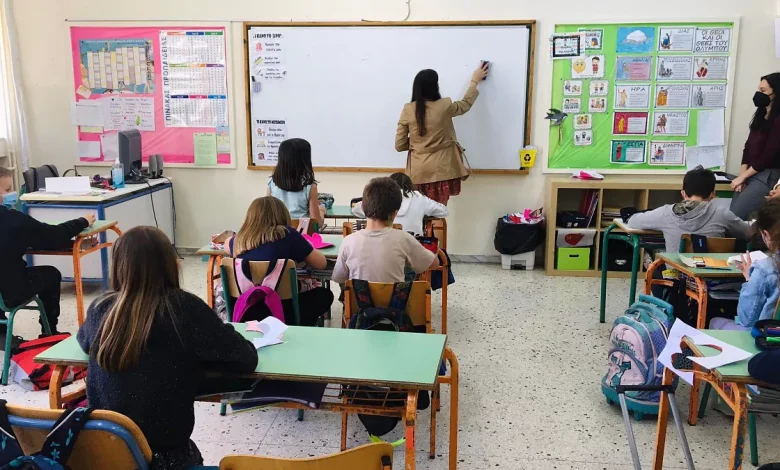 Πρώτο κουδούνι με 11 αλλαγές στα σχολεία – Έμφαση στο "κινητό στην τάξη" 2 Πρώτο κουδούνι με 11 αλλαγές στα σχολεία – Έμφαση στο "κινητό στην τάξη" 1