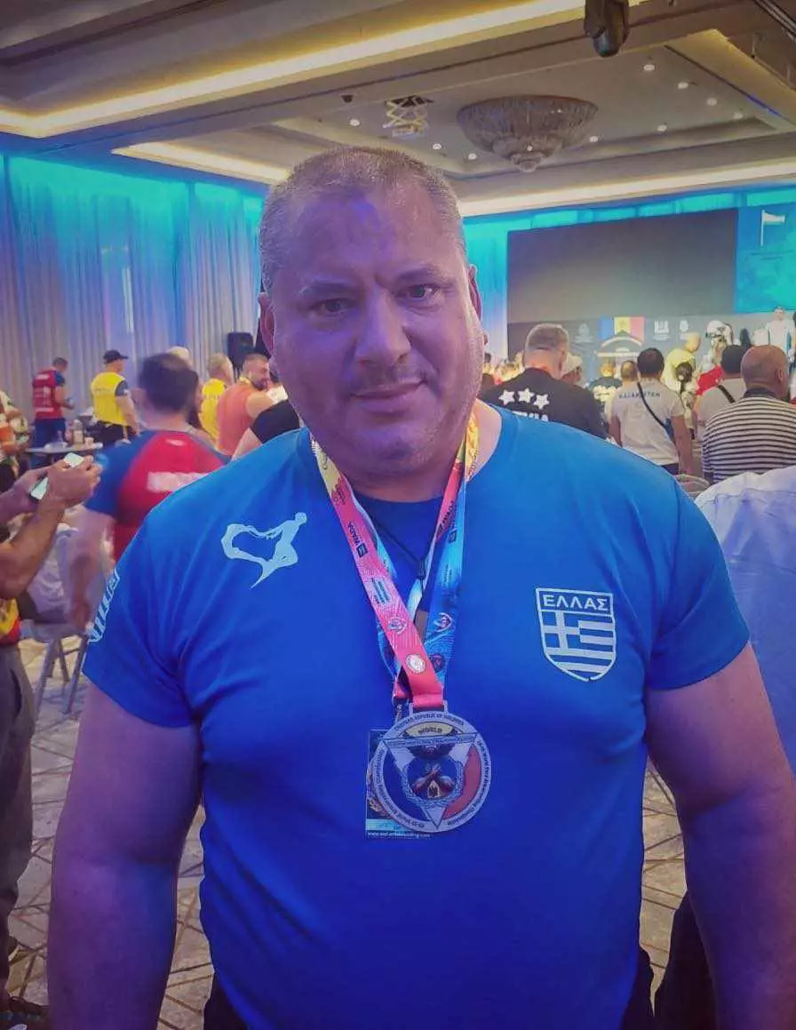"Παγκόσμιος" ξανά στο μπρα ντε φερ ο γίγαντας του Περιστερίου 5 "Παγκόσμιος" ξανά στο μπρα ντε φερ ο γίγαντας του Περιστερίου 4