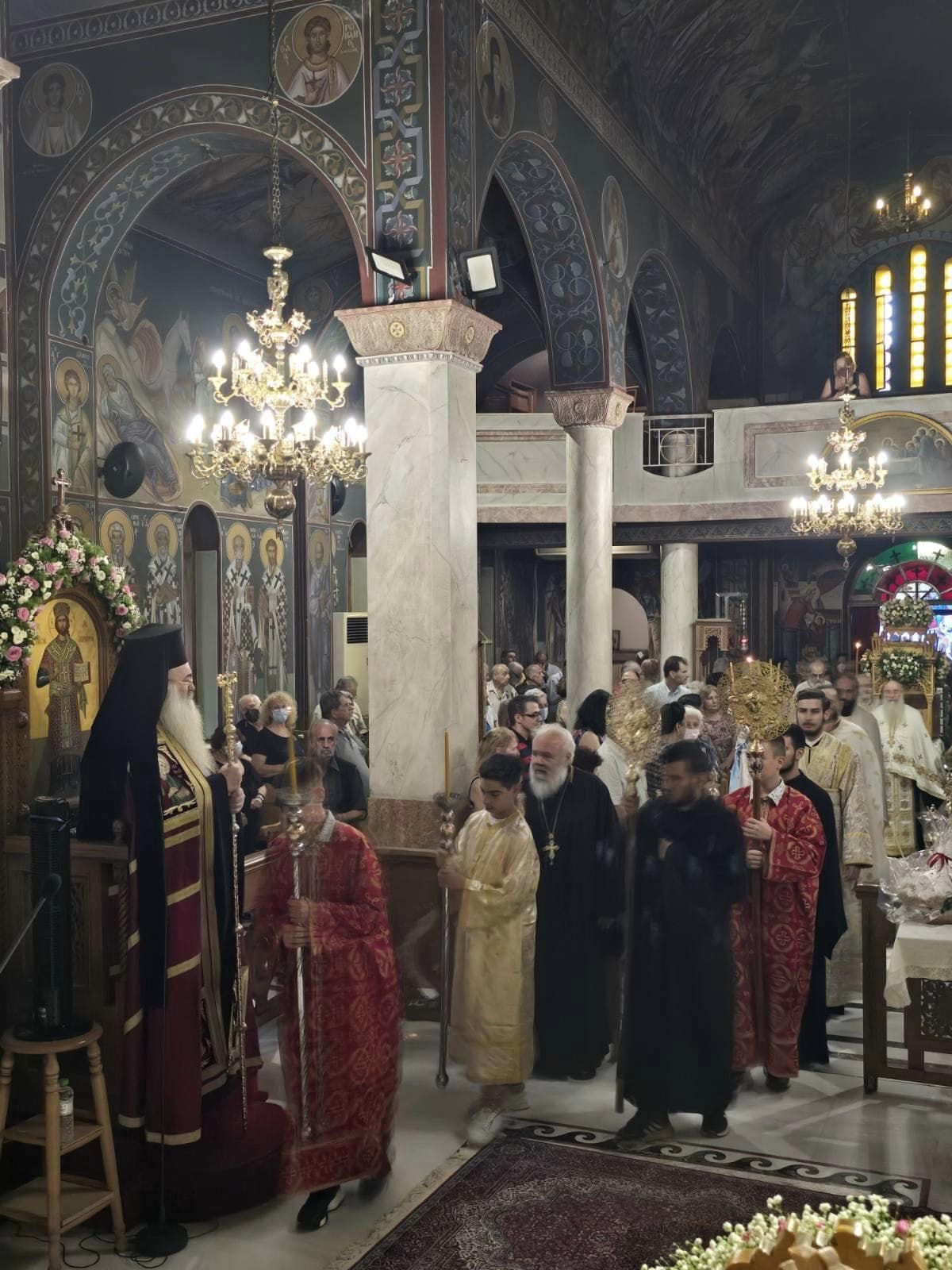 Χαϊδάρι: Πλήθος κόσμου και κατάνυξη στην περιφορά της εικόνας της Κοιμήσεως της Παναγίας 8 Χαϊδάρι: Πλήθος κόσμου και κατάνυξη στην περιφορά της εικόνας της Κοιμήσεως της Παναγίας 7
