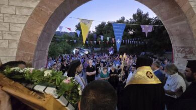 Χαϊδάρι: Πλήθος κόσμου και κατάνυξη στην περιφορά της εικόνας της Κοιμήσεως της Παναγίας 43