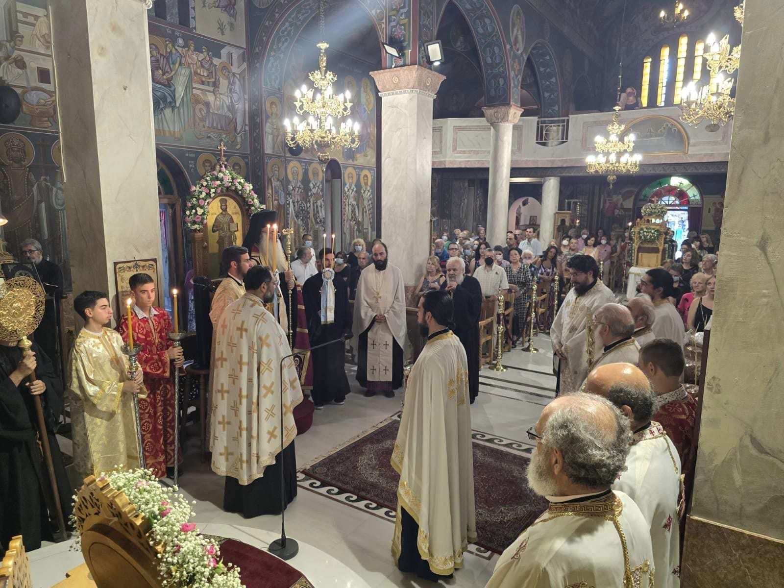 Χαϊδάρι: Πλήθος κόσμου και κατάνυξη στην περιφορά της εικόνας της Κοιμήσεως της Παναγίας 4 Χαϊδάρι: Πλήθος κόσμου και κατάνυξη στην περιφορά της εικόνας της Κοιμήσεως της Παναγίας 3