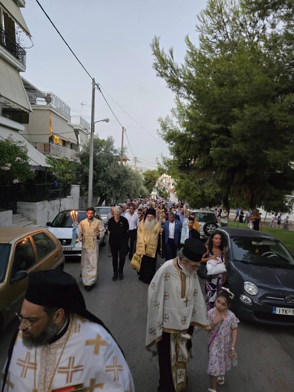 Χαϊδάρι: Πλήθος κόσμου και κατάνυξη στην περιφορά της εικόνας της Κοιμήσεως της Παναγίας 14 Χαϊδάρι: Πλήθος κόσμου και κατάνυξη στην περιφορά της εικόνας της Κοιμήσεως της Παναγίας 13