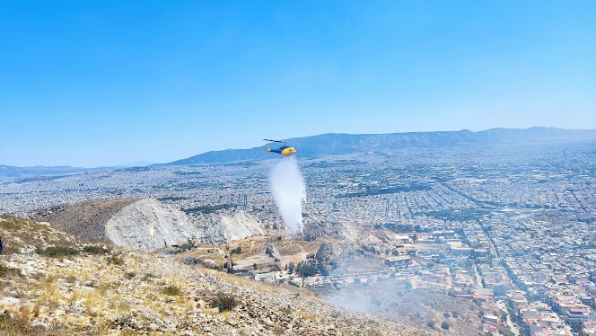 Εντυπωσιακές εικόνες από τη σημερινή μάχη στο Σχιστό Κορυδαλλού 4 Εντυπωσιακές εικόνες από τη σημερινή μάχη στο Σχιστό Κορυδαλλού 3