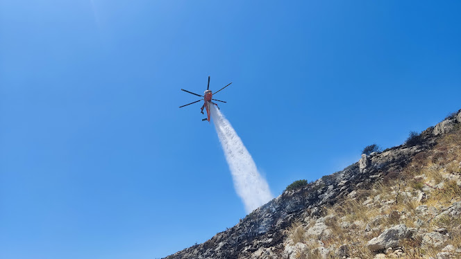 Εντυπωσιακές εικόνες από τη σημερινή μάχη στο Σχιστό Κορυδαλλού 12 Εντυπωσιακές εικόνες από τη σημερινή μάχη στο Σχιστό Κορυδαλλού 11