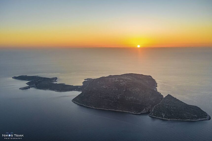 Νήσος Πρώτη, Μεσσηνία: Ο παράδεισος με την εξωτική παραλία, το ναυάγιο και το σχήμα κροκόδειλου 1