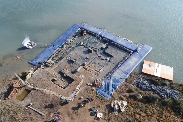 Aρχαία Στοά φέρνει στο φως υποβρύχια έρευνα στη Σαλαμίνα - Φωτογραφίες 41